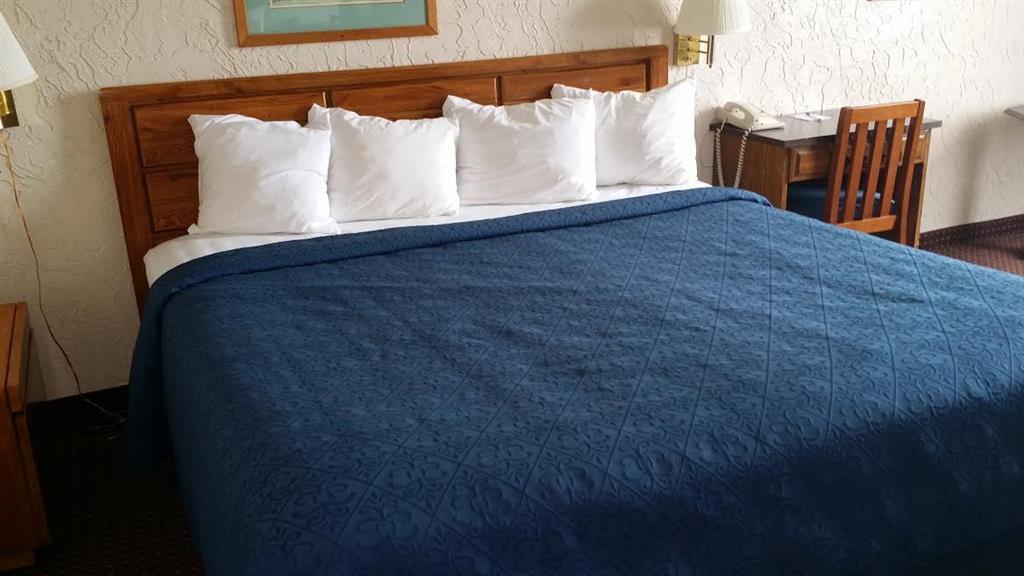 Newark Garden Finger Lakes Hotel الغرفة الصورة